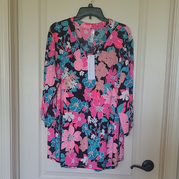 Dear Scarlett Tops - DEAR SCARLETT Vibrant Pink And Blue Floral Top Size 2X